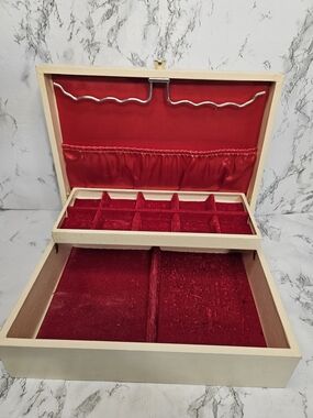 Vintage 1960's Lady Buxton Beige Two Tier Jewelry Box With Red Velvet